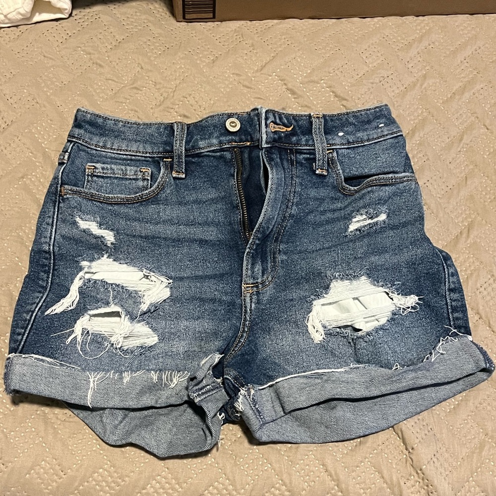 Curvy Ultra High Rise Mom Short Jean 3” size 26 women’s